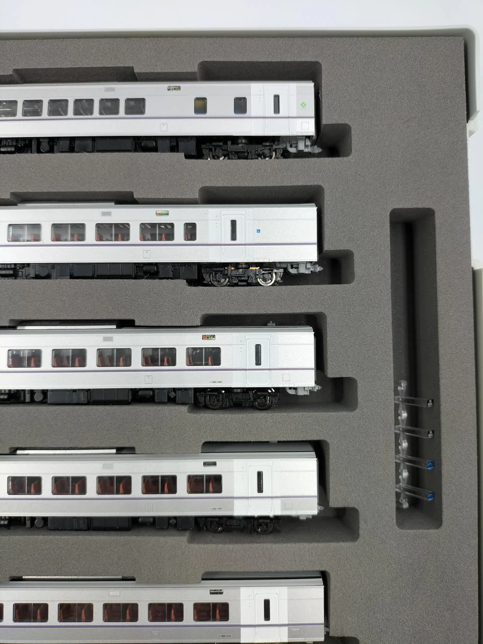 TOMIX Model Train JR KiHa 261 1000 Series Limited Express Diesel Car 8-Car Set - Image 7