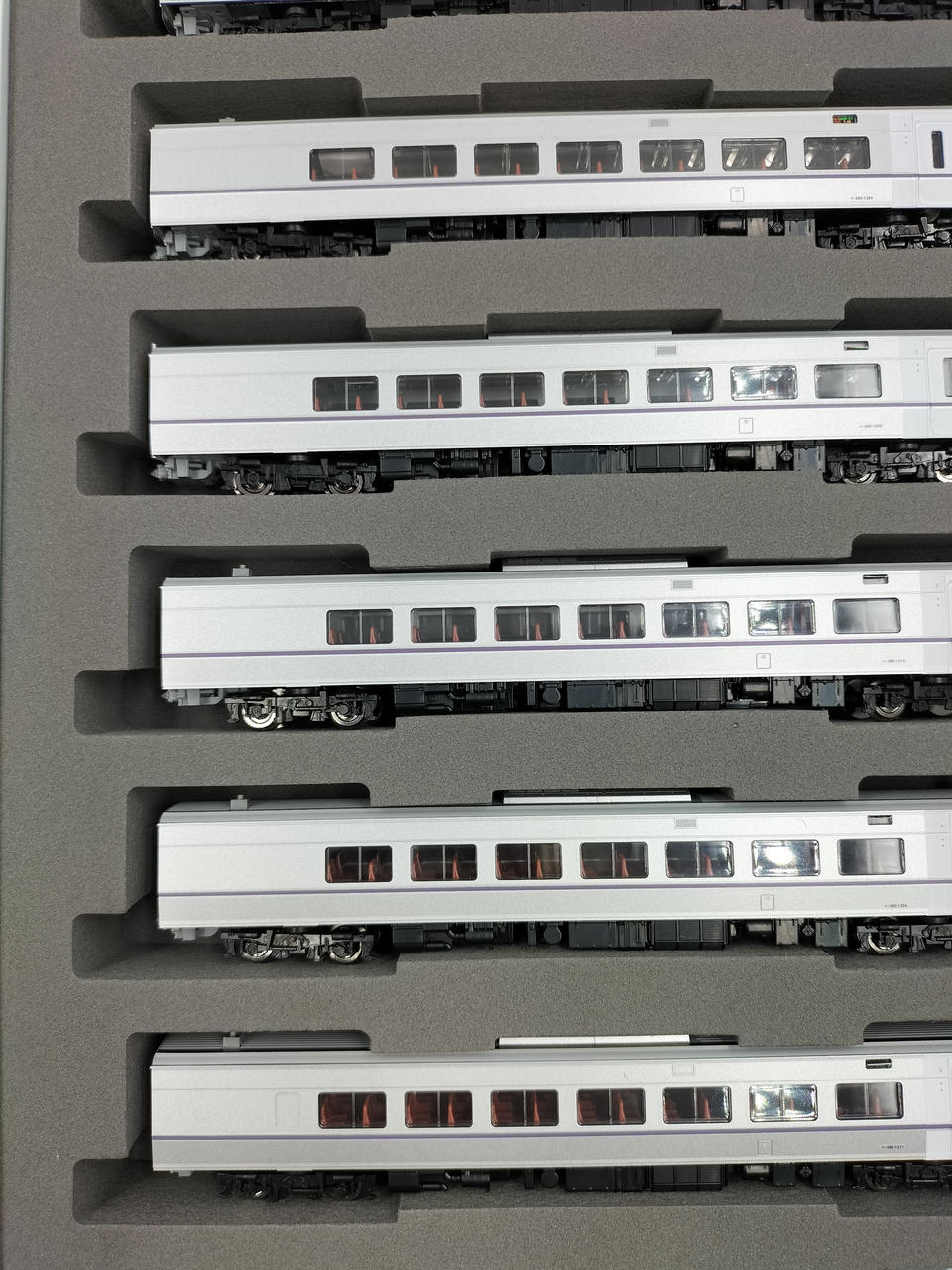 TOMIX Model Train JR KiHa 261 1000 Series Limited Express Diesel Car 8-Car Set - Image 8