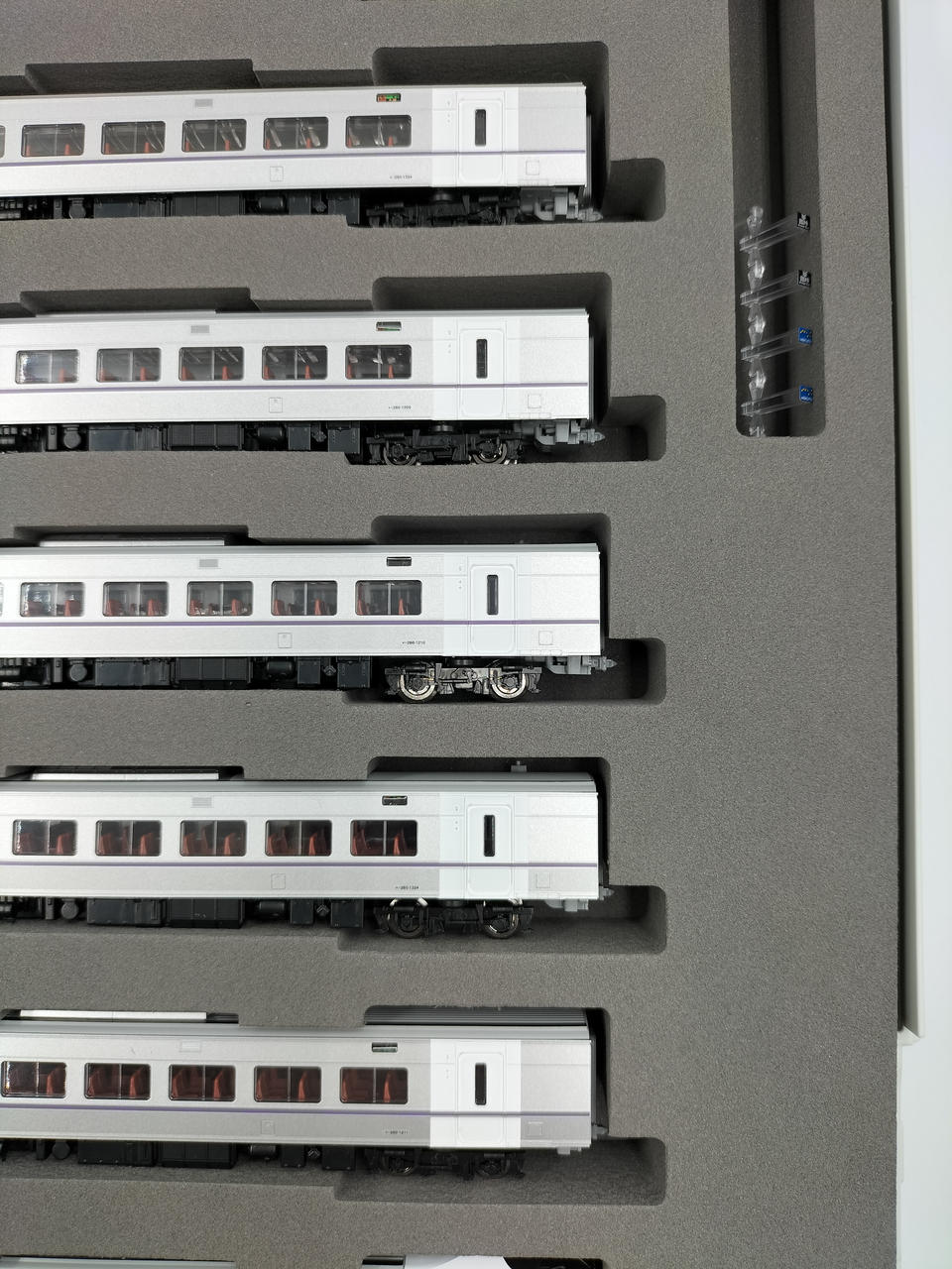TOMIX Model Train JR KiHa 261 1000 Series Limited Express Diesel Car 8-Car Set - Image 9
