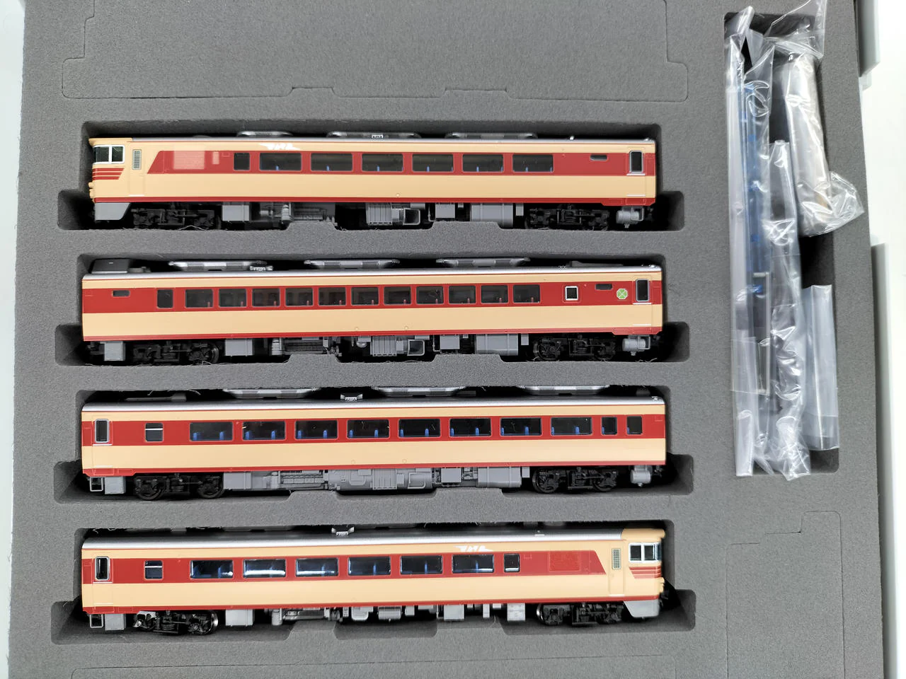 Tomix Model Train KiHa 82 Series (Hokkaido Specification) Basic Set (4 cars) - Image 5