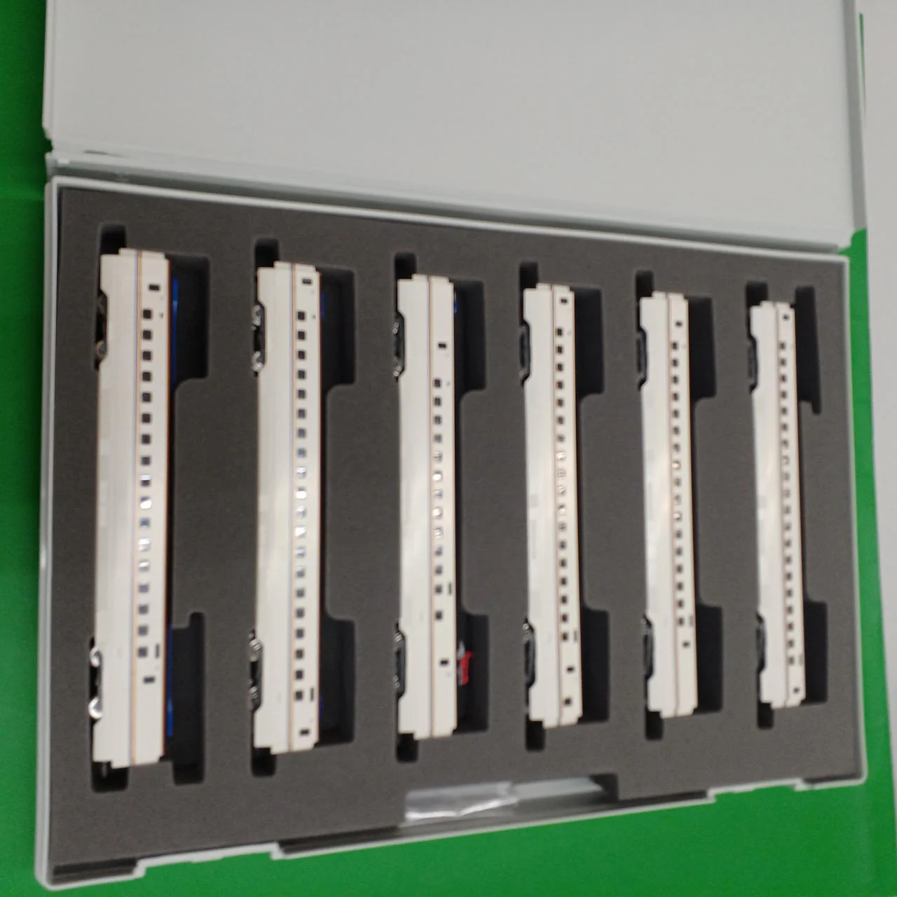 TOMIX Model Train W7 Series Hokuriku Shinkansen Extension Set B - Image 4