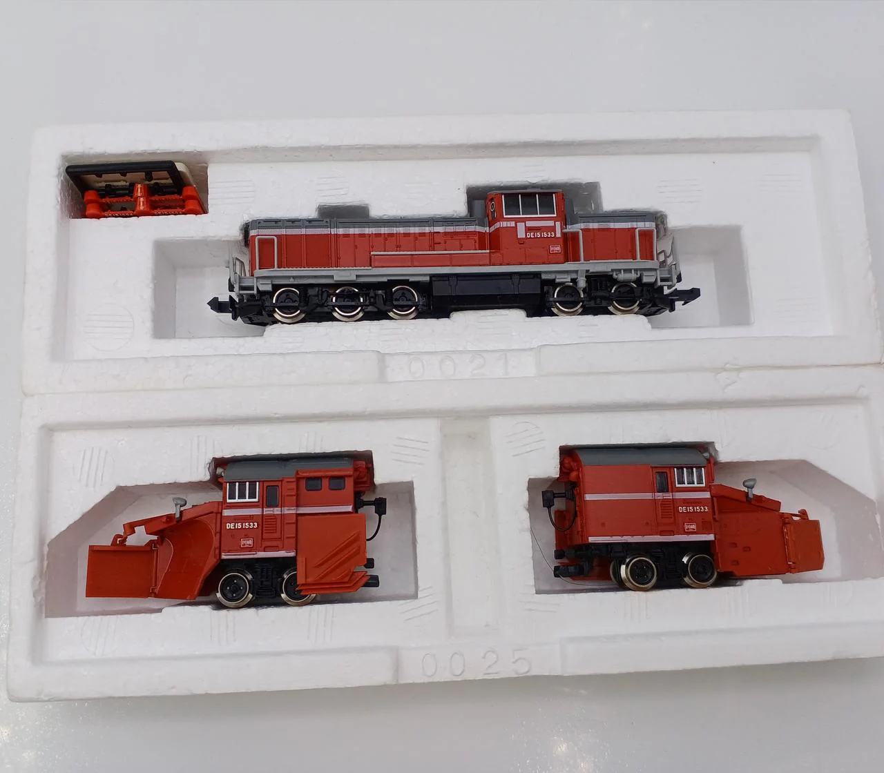 TOMIX N Gauge 2211 JR DE15 Class Snow Removal Diesel Locomotive - Image 8