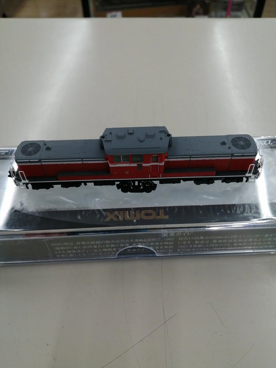 TOMIX N Gauge 2219 DD51 Class 1000 Diesel Locomotive (Warm Climate Type) - Image 4