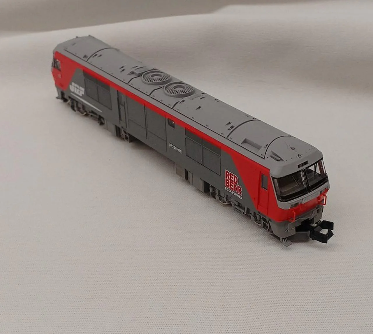TOMIX N Gauge 2226 JR DF 200 100 Series Diesel Locomotive - Image 3