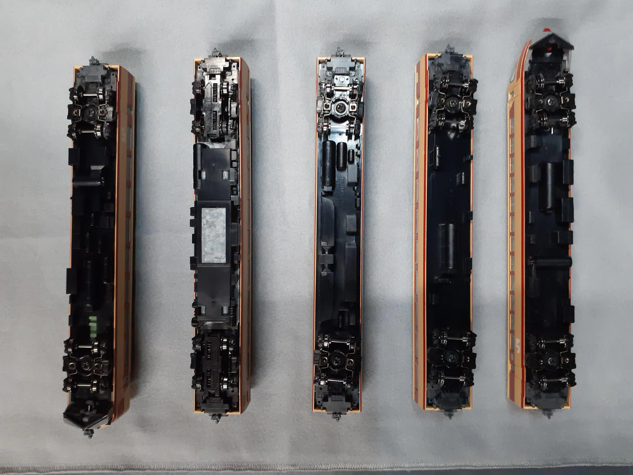 TOMIX N Gauge 92333 JR 485 Series Limited Express Train (Raicho, Kuro 481200) - Image 5
