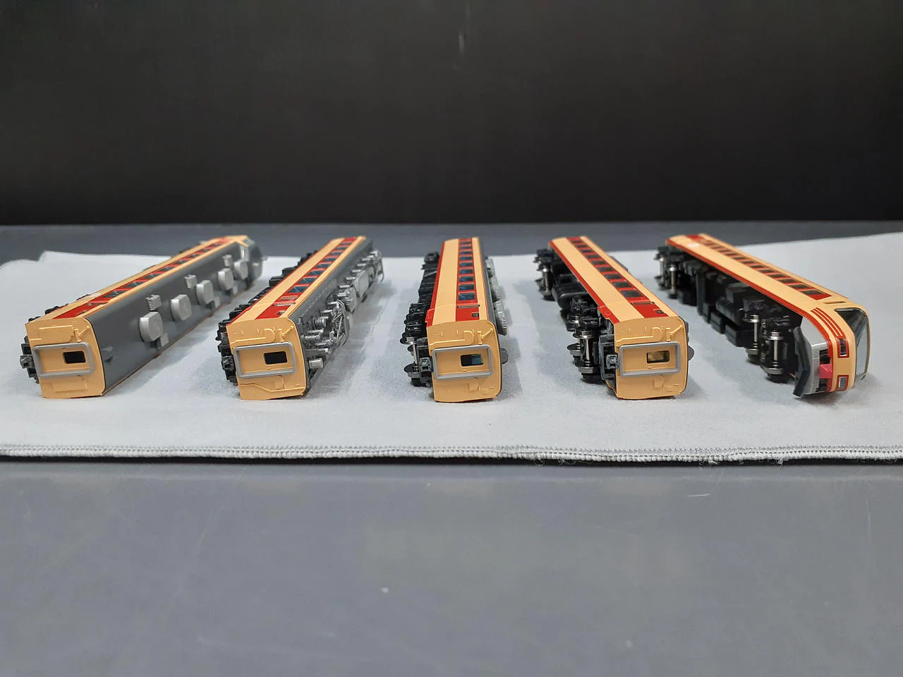 TOMIX N Gauge 92333 JR 485 Series Limited Express Train (Raicho, Kuro 481200) - Image 7