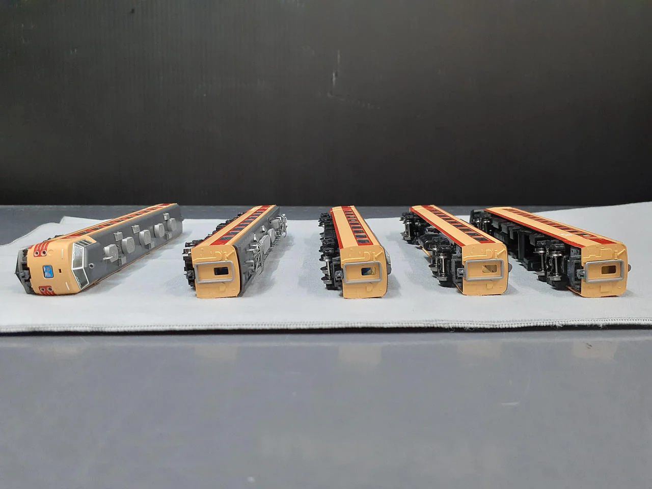 TOMIX N Gauge 92333 JR 485 Series Limited Express Train (Raicho, Kuro 481200) - Image 8