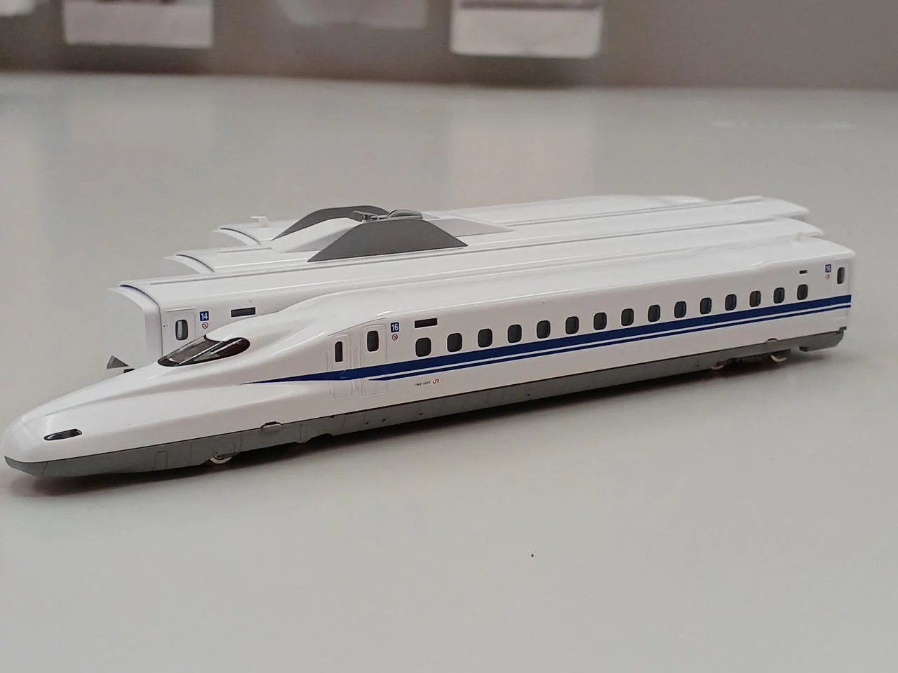 TOMIX N Gauge 92486 N700 Series Tokaido & Sanyo Shinkansen Basic Set - Image 8
