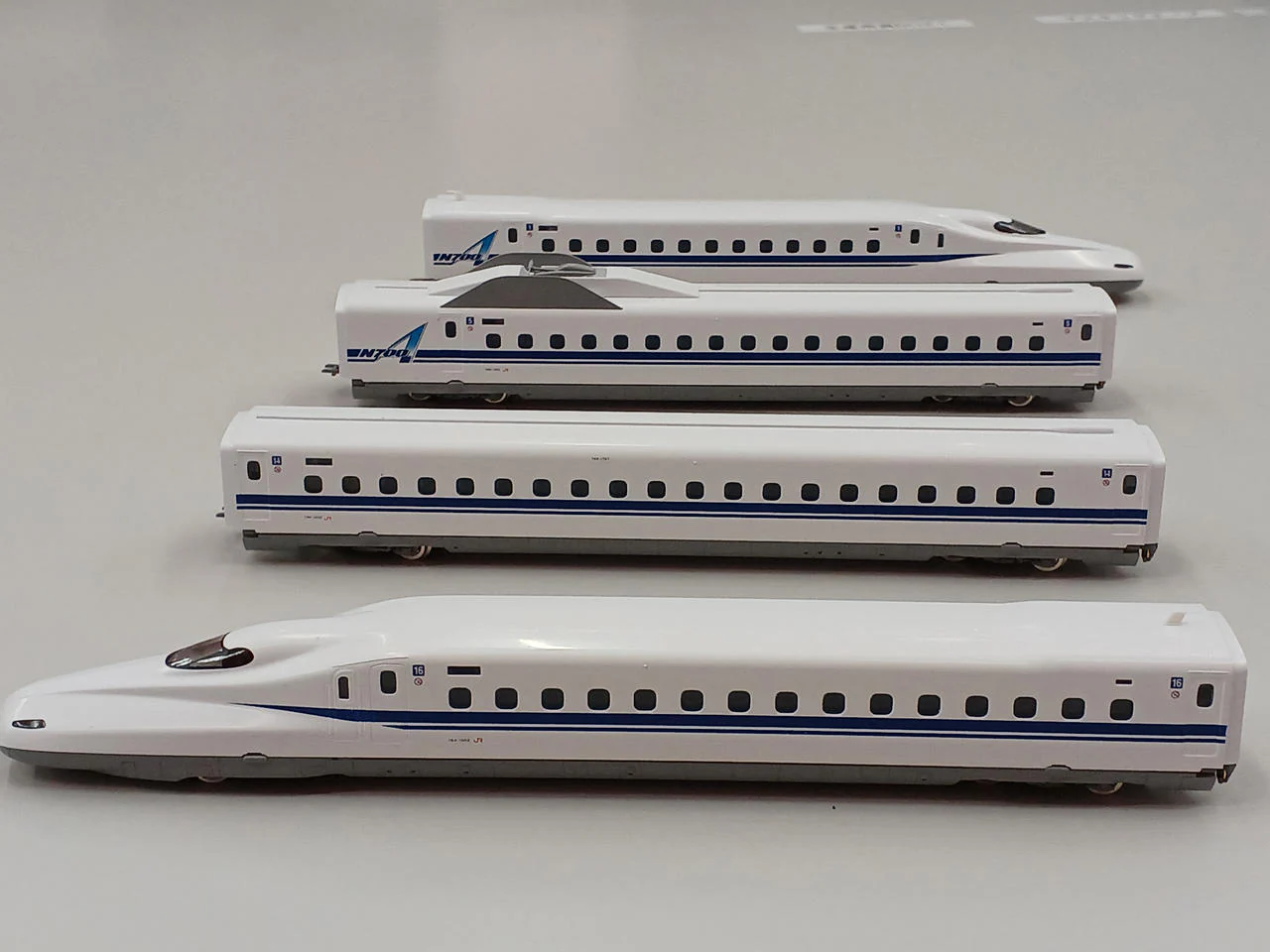 TOMIX N Gauge 92486 N700 Series Tokaido & Sanyo Shinkansen Basic Set - Image 9