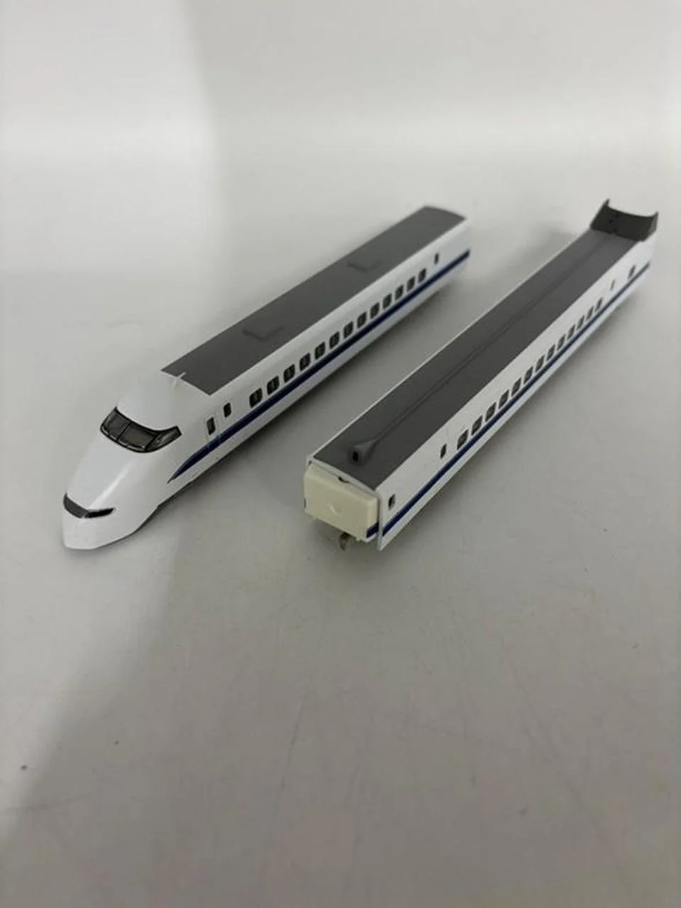 TOMIX N Gauge 92639 JR300 Series Tokaido & Sanyo Shinkansen (Nozomi) Set - Image 5