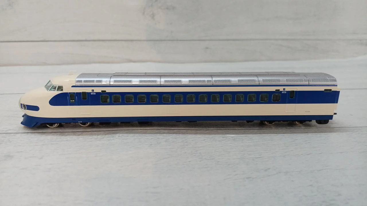 TOMIX N Gauge 98790 8-Car Set - Image 3