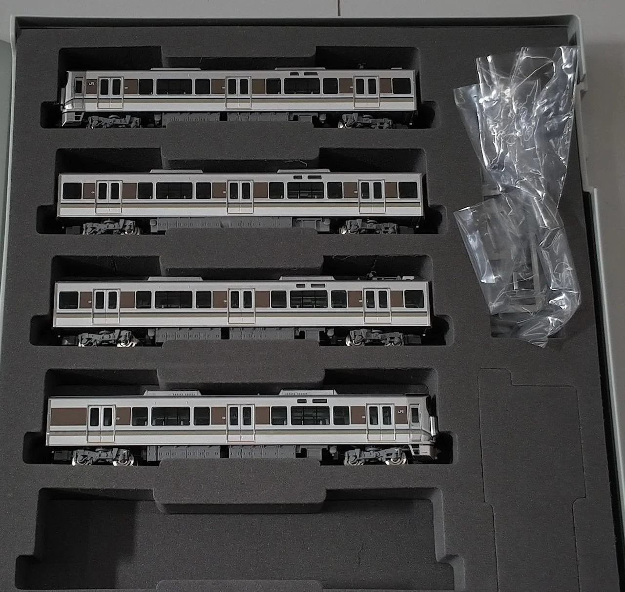 TOMIX N Gauge 98869 JR2250 Series Suburban Train (with fall prevention gangplan, 4-car set) - Image 2