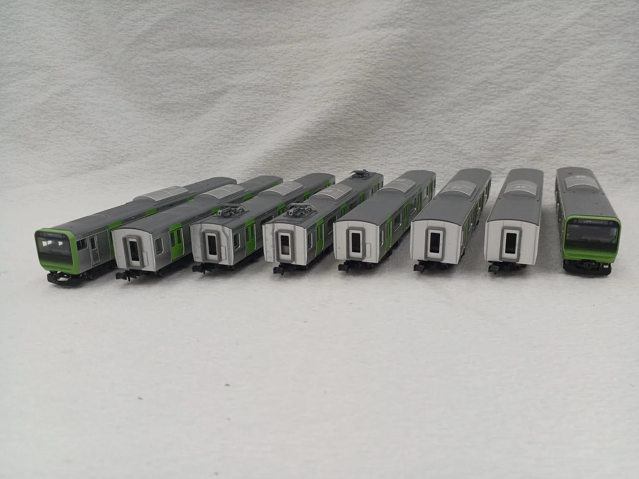 TOMIX N Gauge Basic Set + 5 Additional Cars 90175+92590 - Image 5