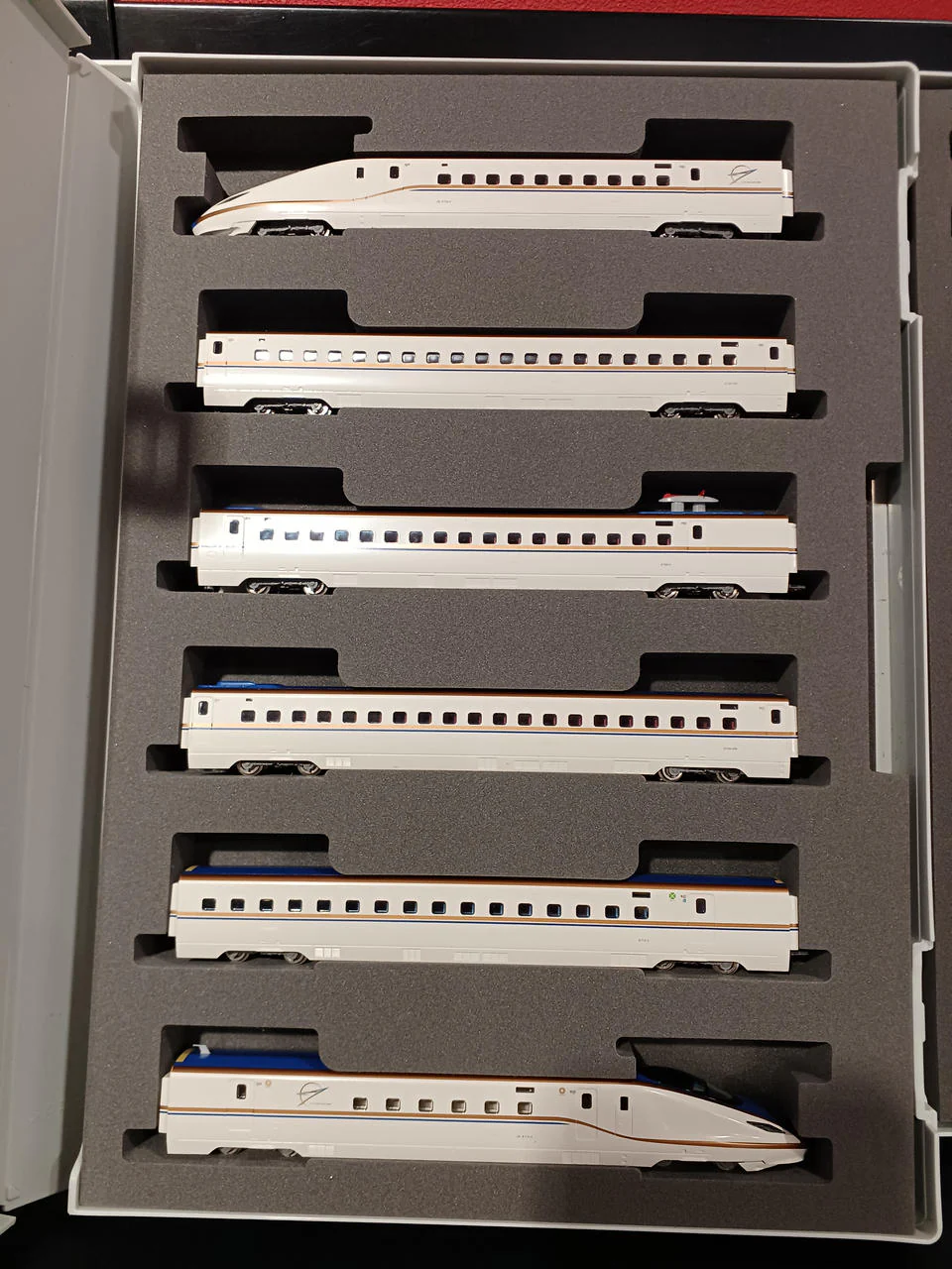 TOMIX N Gauge E7 Series Hokuriku Shinkansen Non-powered Car 12-Car Set - Image 2