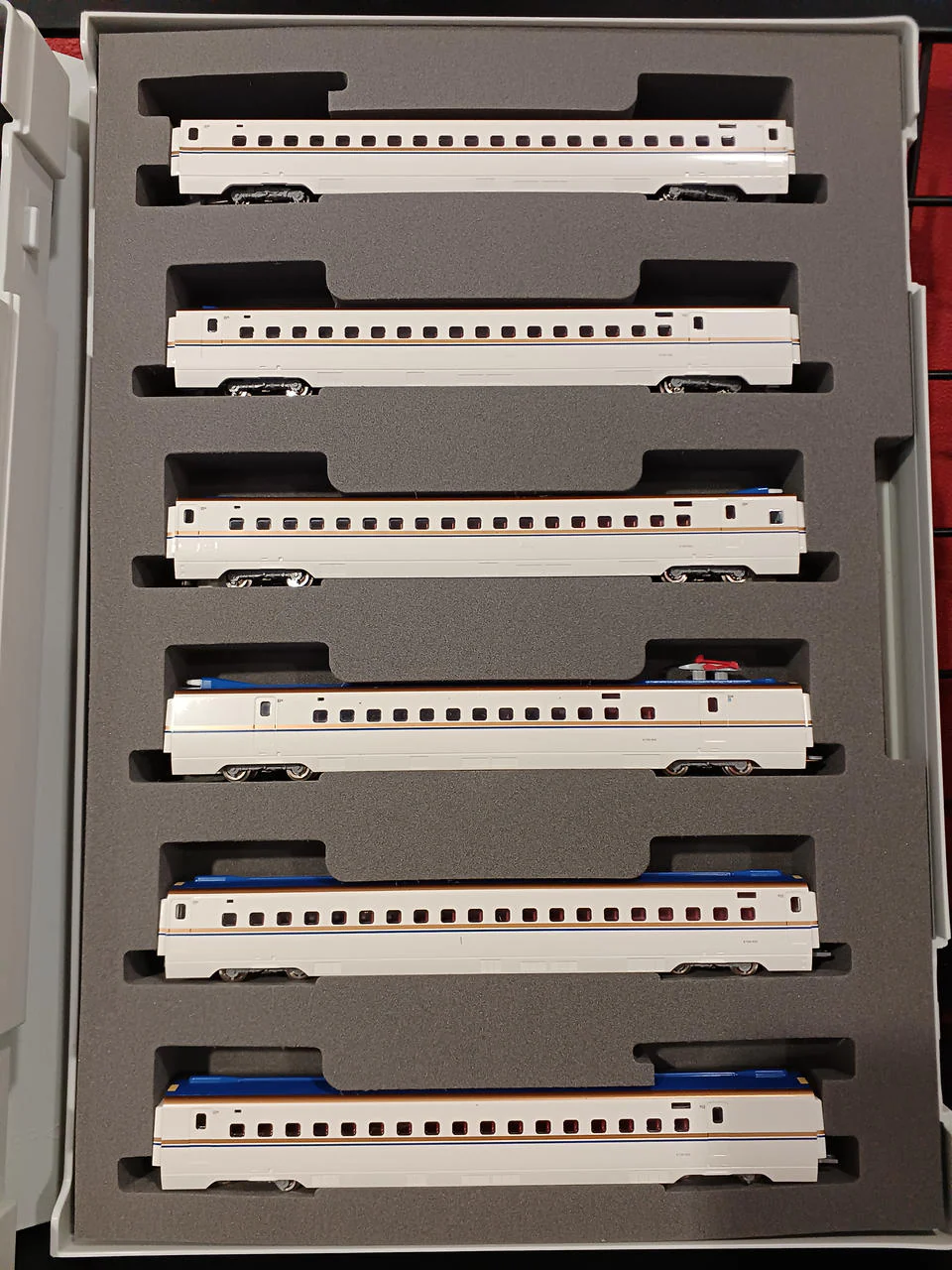 TOMIX N Gauge E7 Series Hokuriku Shinkansen Non-powered Car 12-Car Set - Image 3