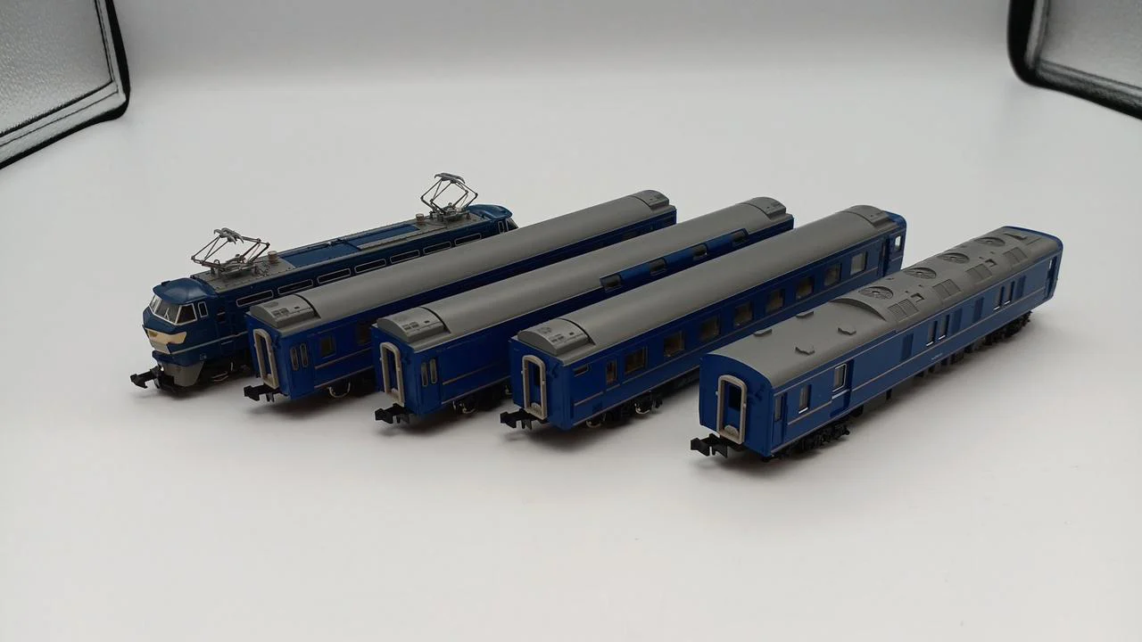TOMIX N Gauge EF66 5-Car Set - Image 2