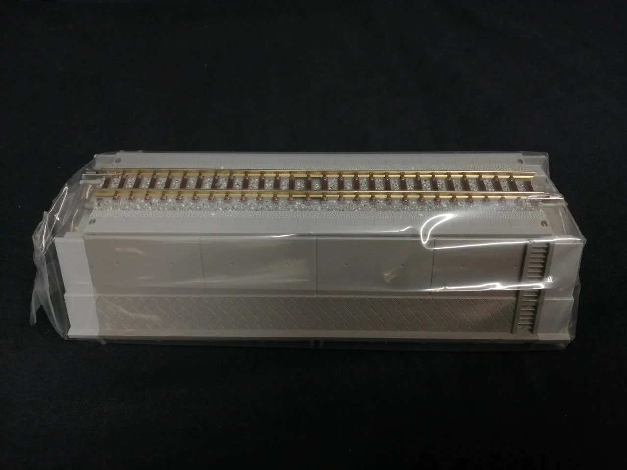 TOMIX N Gauge Embankment Large Curve S-shaped Rail Set - Image 7