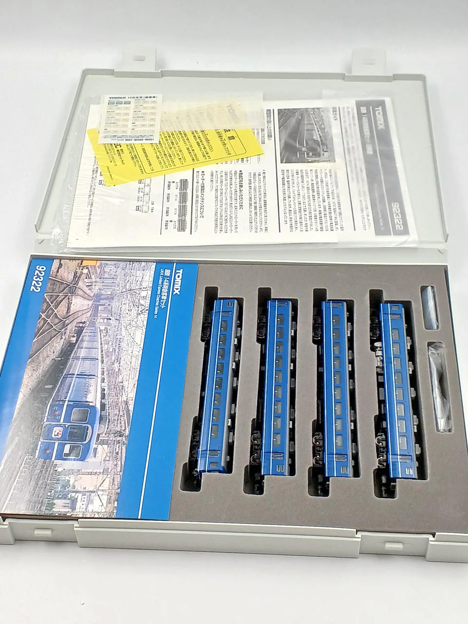 TOMIX N Gauge JNR 14 Series Limited Express Passenger Car Set - Image 6
