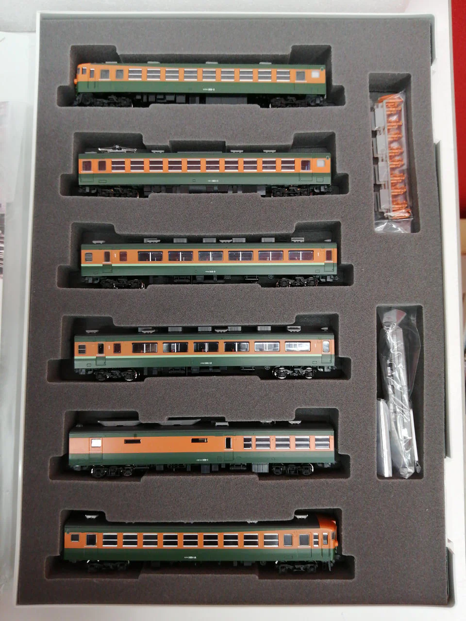 TOMIX N Gauge JNR 169 Series Express Train (Myoko, Air-Conditioning Preparation Cars) Set - Image 7
