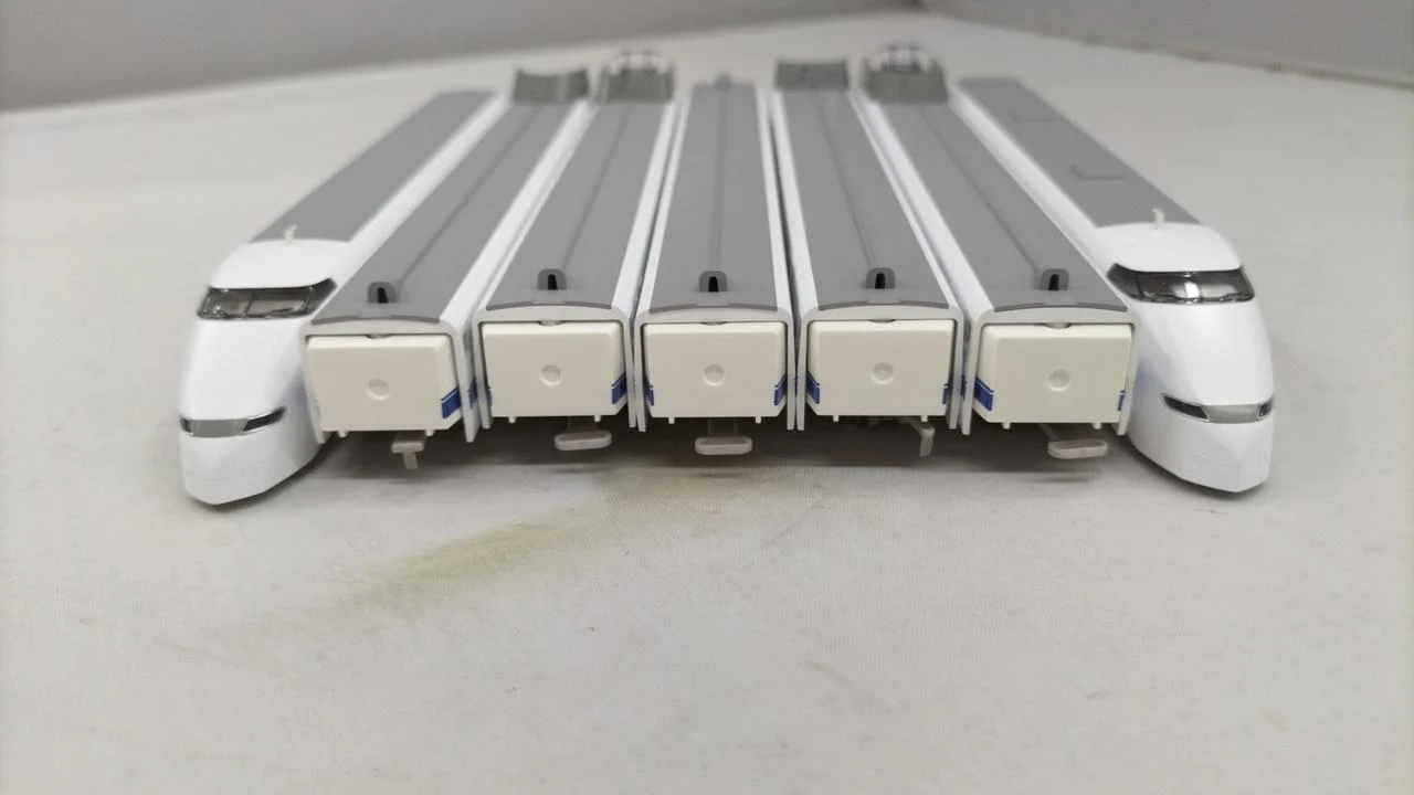 TOMIX N Gauge JR 300 Series Tokaido & Sanyo Shinkansen Set - Image 2