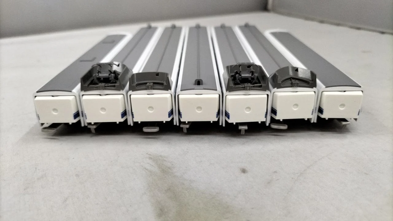 TOMIX N Gauge JR 300 Series Tokaido & Sanyo Shinkansen Set - Image 3