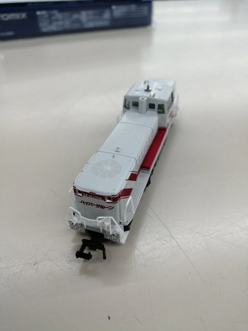 TOMIX N Gauge JR DE10 Class 1000 Diesel Locomotive (No. 1756 High) - Image 2