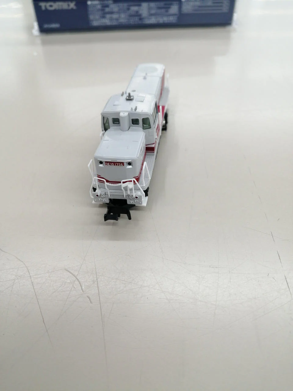TOMIX N Gauge JR DE10 Class 1000 Diesel Locomotive (No. 1756 High) - Image 5