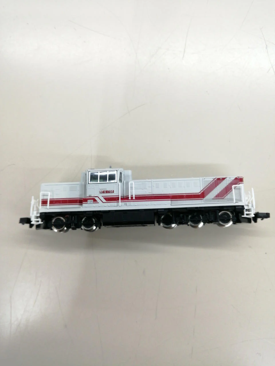 TOMIX N Gauge JR DE10 Class 1000 Diesel Locomotive (No. 1756 High) - Image 6