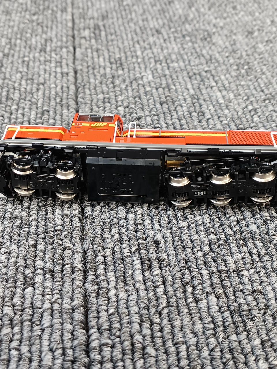 TOMIX N Gauge JR DE10 Diesel Locomotive - Image 10