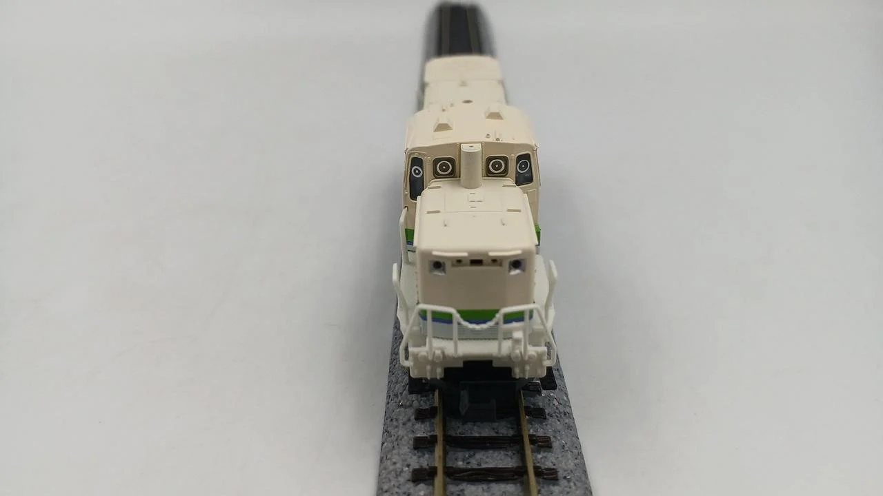 TOMIX N Gauge JR DE10 (Unit 1701) Sylphid - Image 3