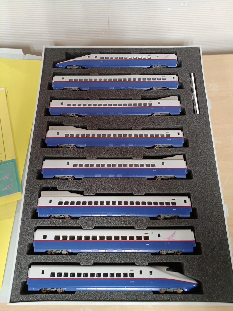 TOMIX N Gauge JR E2' Series Shinkansen Basic & Add-on 8-Car Set - Image 2