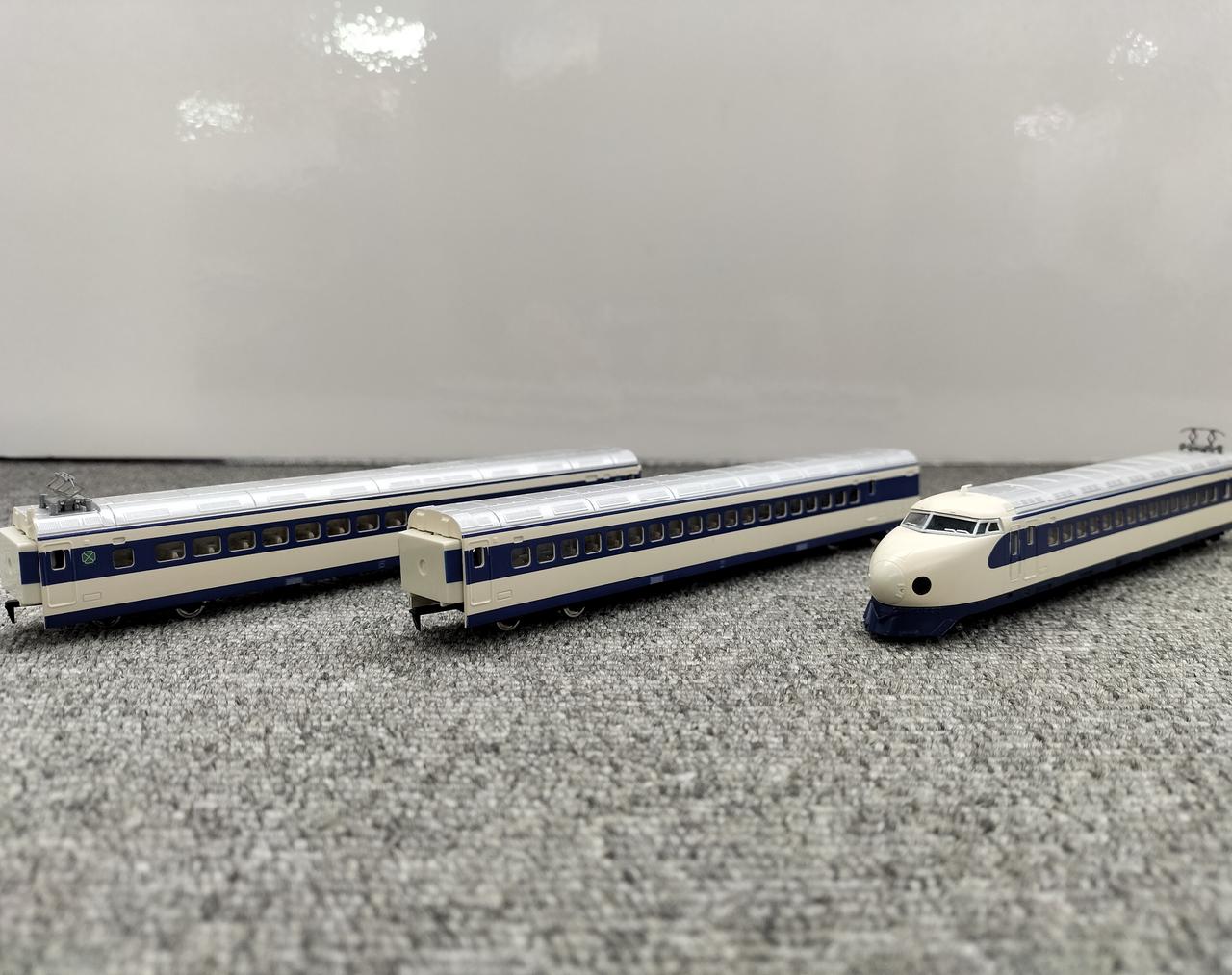 TOMIX N Gauge JR0-2000 Series Tokaido & Sanyo Shinkansen Set - Image 7