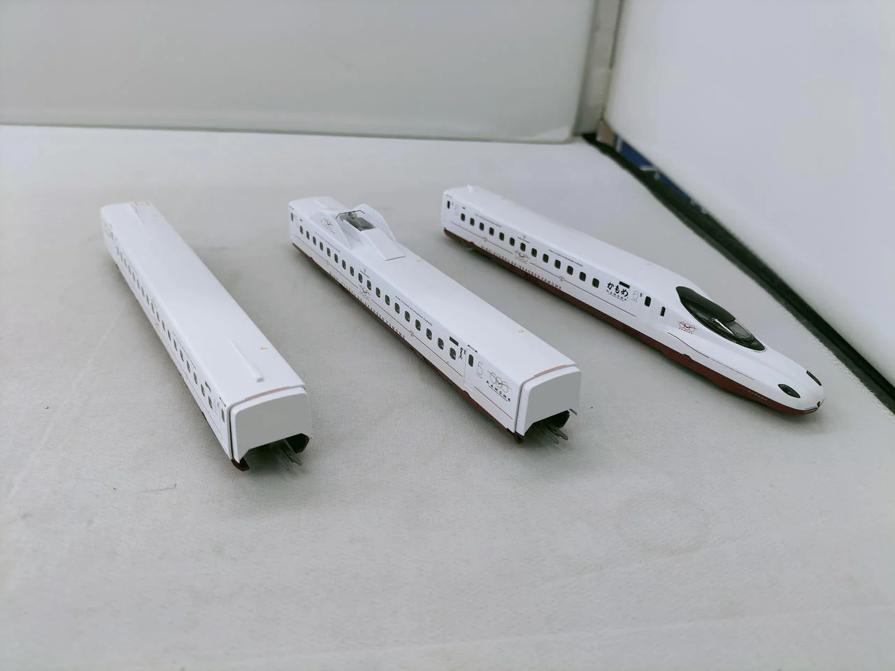 TOMIX Nishi-Kyushu Shinkansen N700S8000 Series N700S Kamome Set - Image 13
