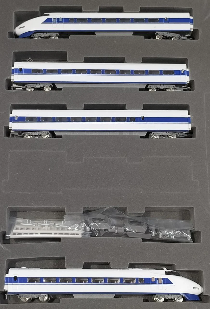 TOMIX Train & Rail Set JR 100 Series Tokaido & Sanyo Shinkansen Basic Set - Image 3