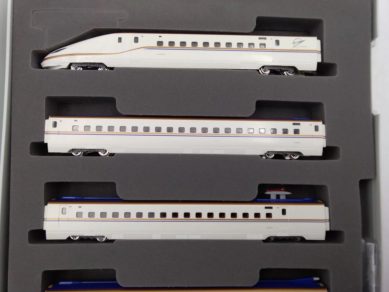 TOMIX W7 Series Hokuriku Shinkansen Set 98940 - Image 4