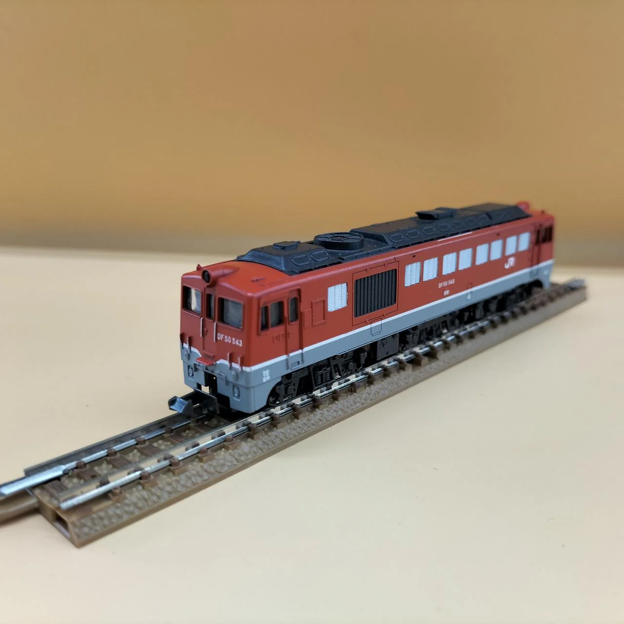 TOMY JNR DF50 Class Diesel Locomotive 2204