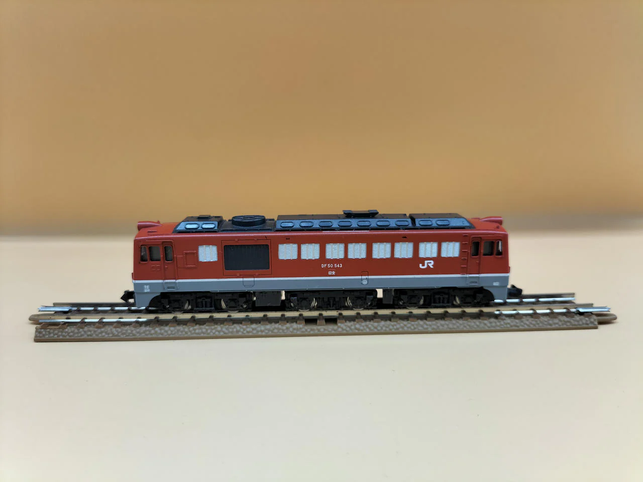 TOMY JNR DF50 Class Diesel Locomotive 2204 - Image 2