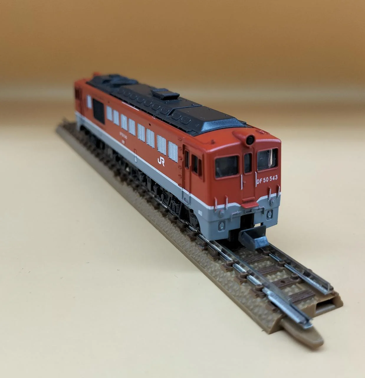 TOMY JNR DF50 Class Diesel Locomotive 2204 - Image 3