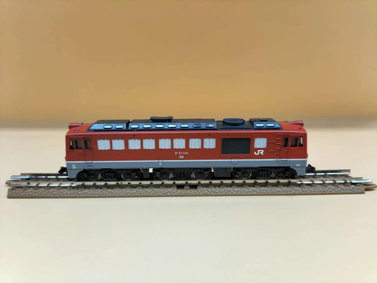 TOMY JNR DF50 Class Diesel Locomotive 2204 - Image 4