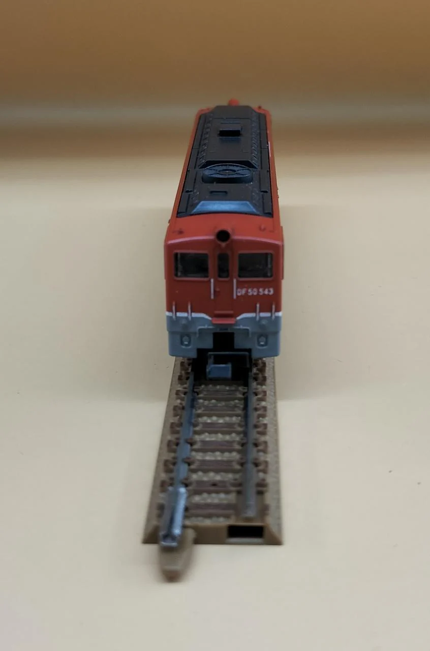 TOMY JNR DF50 Class Diesel Locomotive 2204 - Image 7