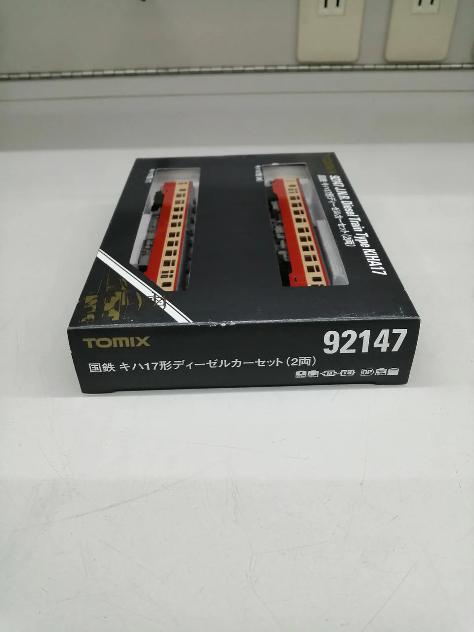 TOMY N Gauge JNR KiHa 17 Series Diesel Car 2-Car Set - Image 11
