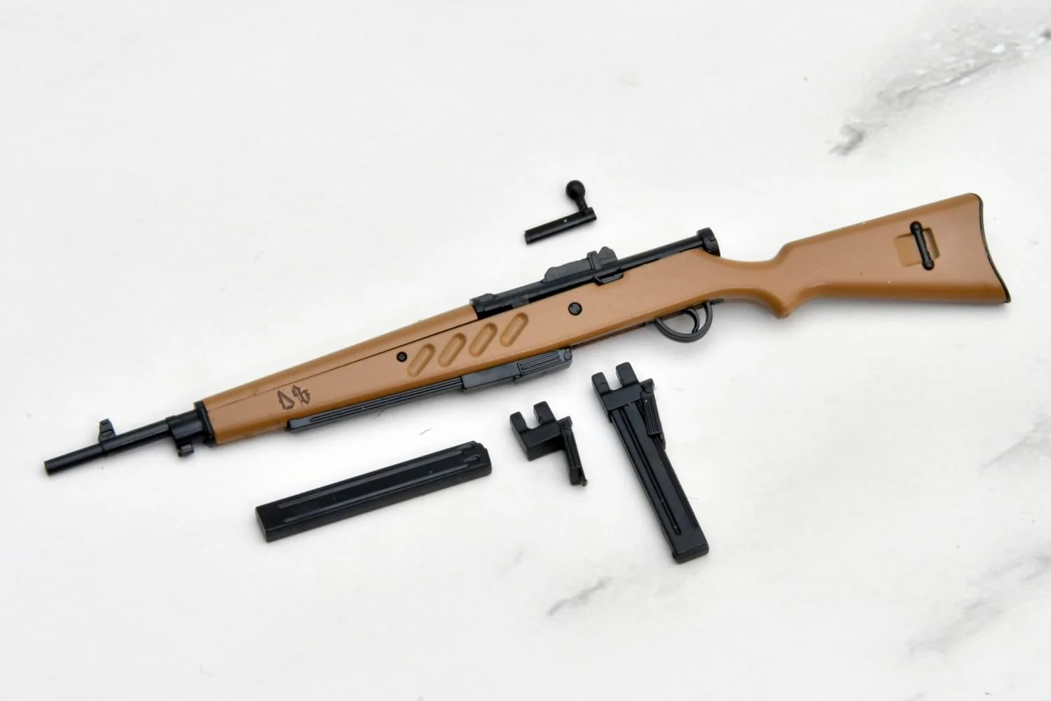 TOMYTEC LA-YS03 1/12 Little Armory Saga of Tanya the Evil Tanya MKMS Submachine Gun - Image 3