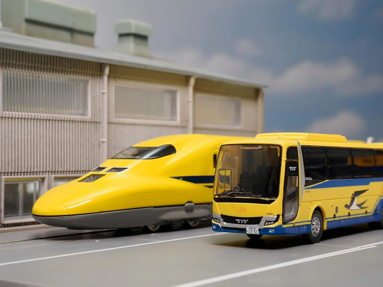 TOMYTEC The Bus Collection JR Tokai Bus Yellow Bus Set of 2 - Image 3