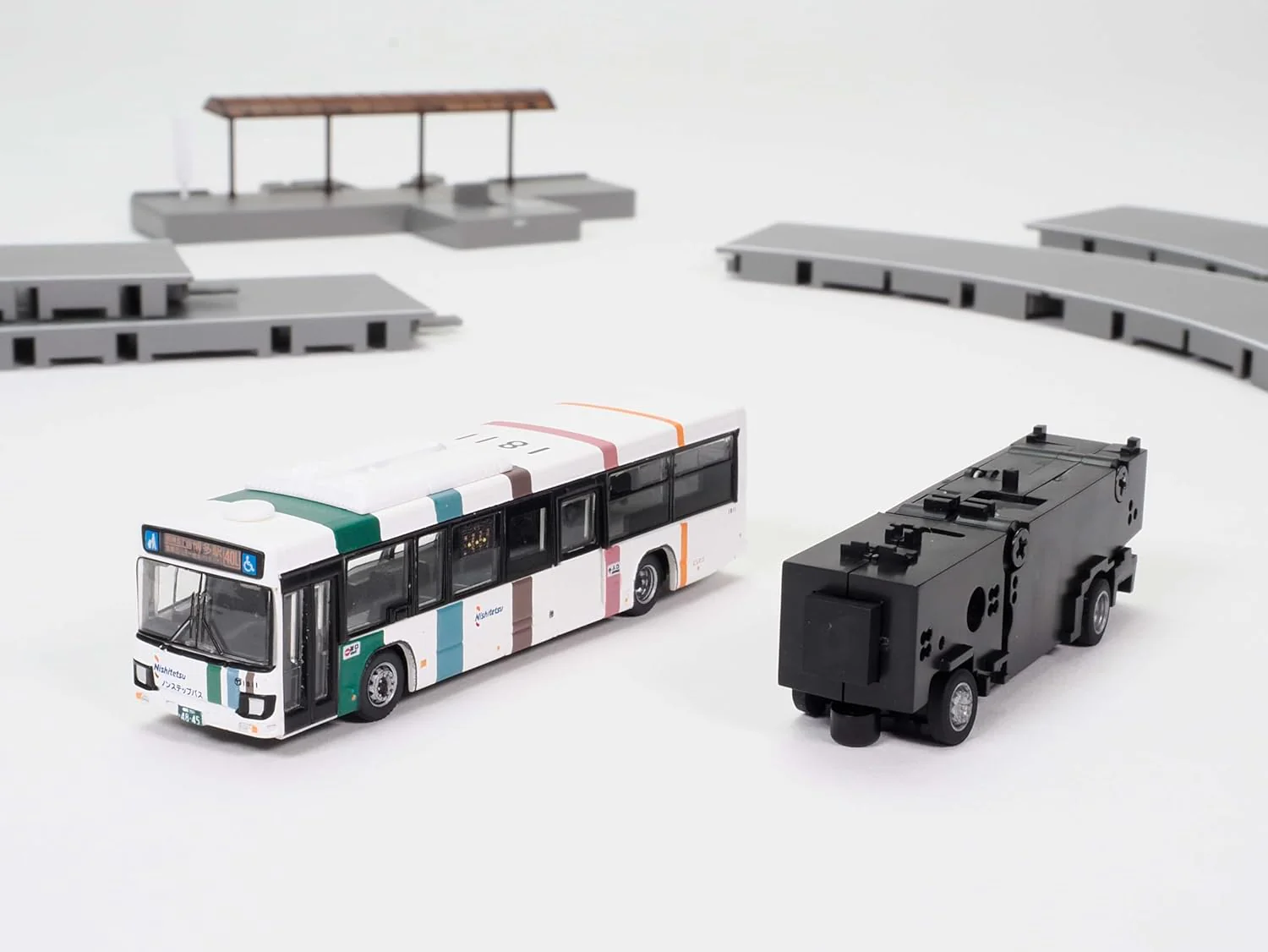 TOMYTEC The Bus Collection The Moving Bus System Basic Set A5 Isuzu Erga (Nishi-Nippon Railroad Specification) - Image 4