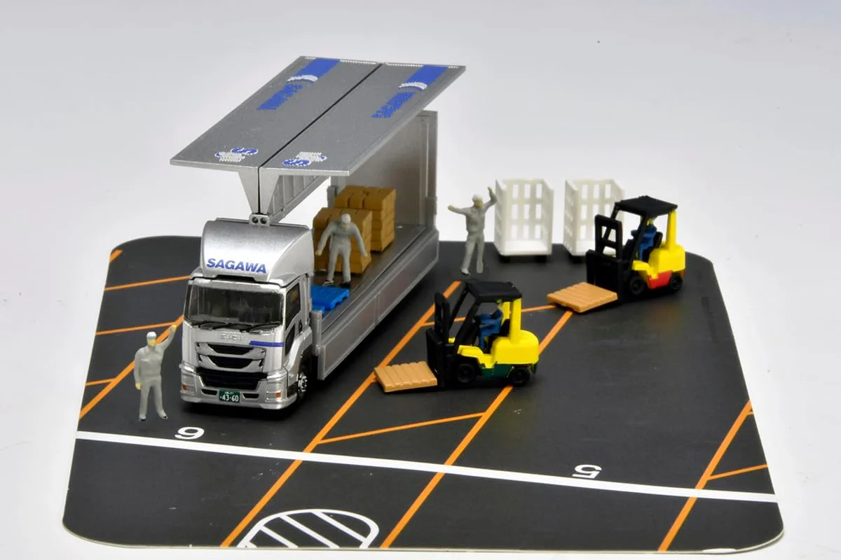 TOMYTEC The Truck Collection Torakore Logistics Site Wing Van Set B Sagawa Express Diorama Supplies - Image 4