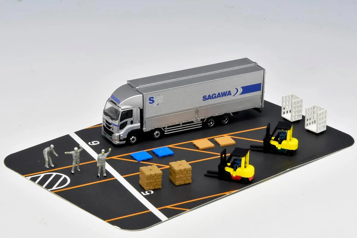 TOMYTEC The Truck Collection Torakore Logistics Site Wing Van Set B Sagawa Express Diorama Supplies - Image 7
