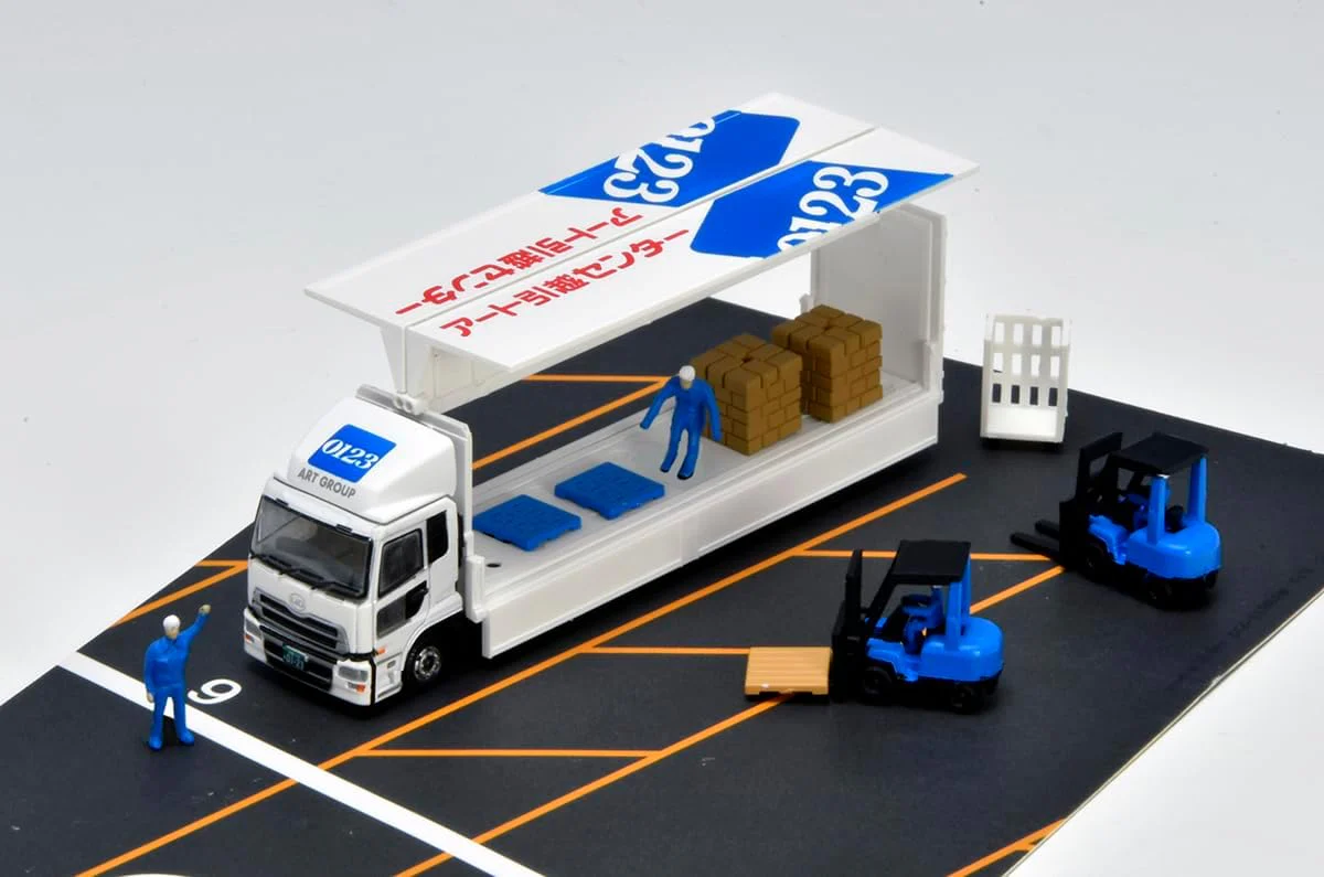 TOMYTEC The Truck Collection Torakore Logistics Site Wing Van Set C Art Moving Center Diorama Supplies - Image 3