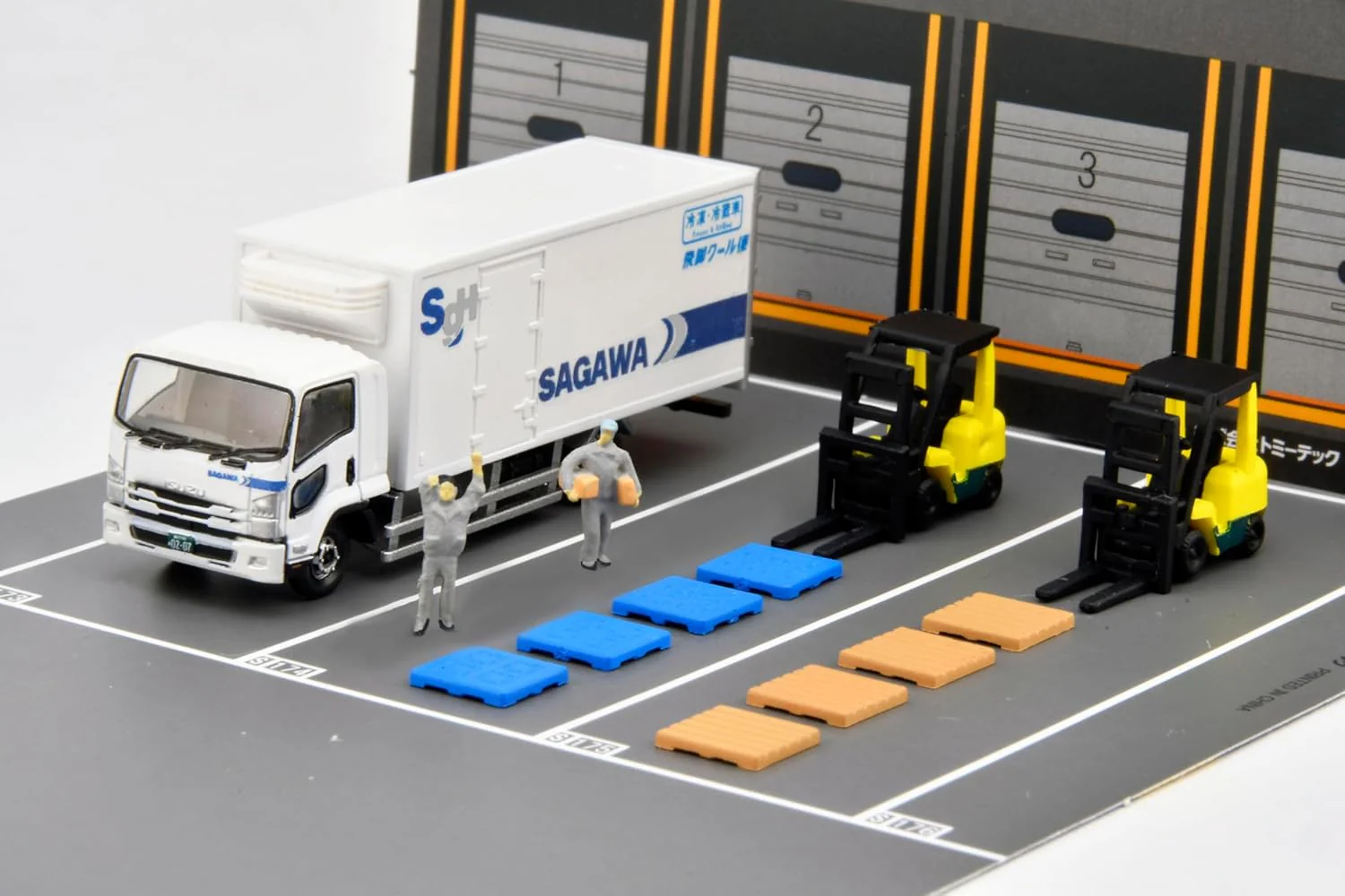 TOMYTEC Truck Collection Logistics Site Truck Set E Sagawa Express - Image 5