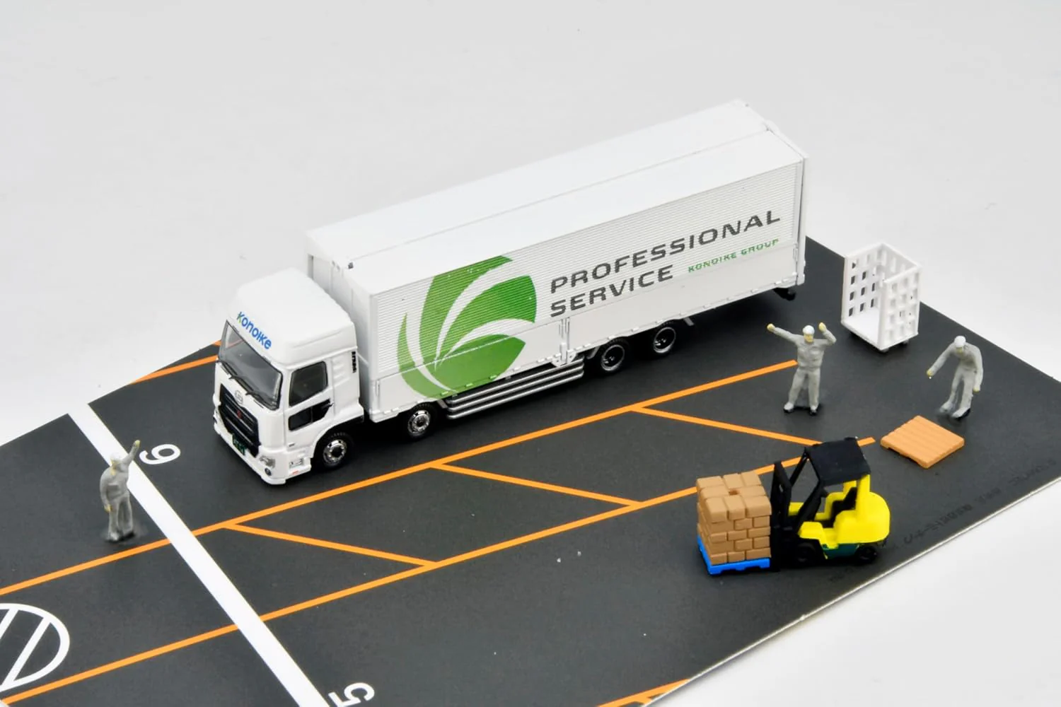 TOMYTEC Truck Collection Logistics Site Wing Van Set J Konoike Transport - Image 3