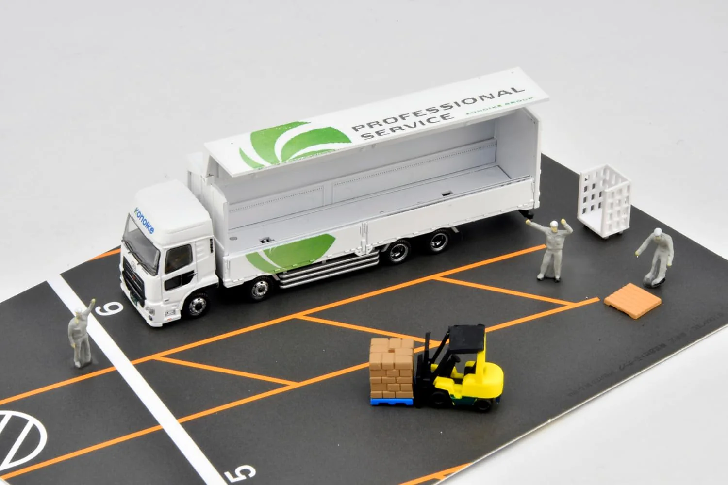 TOMYTEC Truck Collection Logistics Site Wing Van Set J Konoike Transport - Image 5
